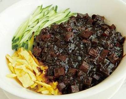 Noodles with Homemade Meat Sauce 炸醬麵
